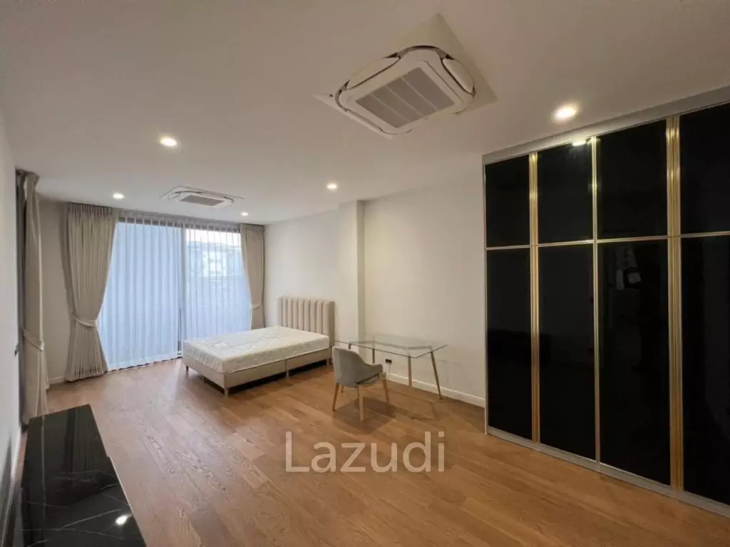 4bed 5bath maid room  552Sqm for rent at BuGaan Rama9 - Mengjai