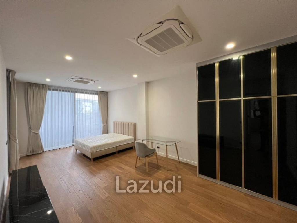 4bed 5bath maid room  552Sqm for rent at BuGaan Rama9 - Mengjai