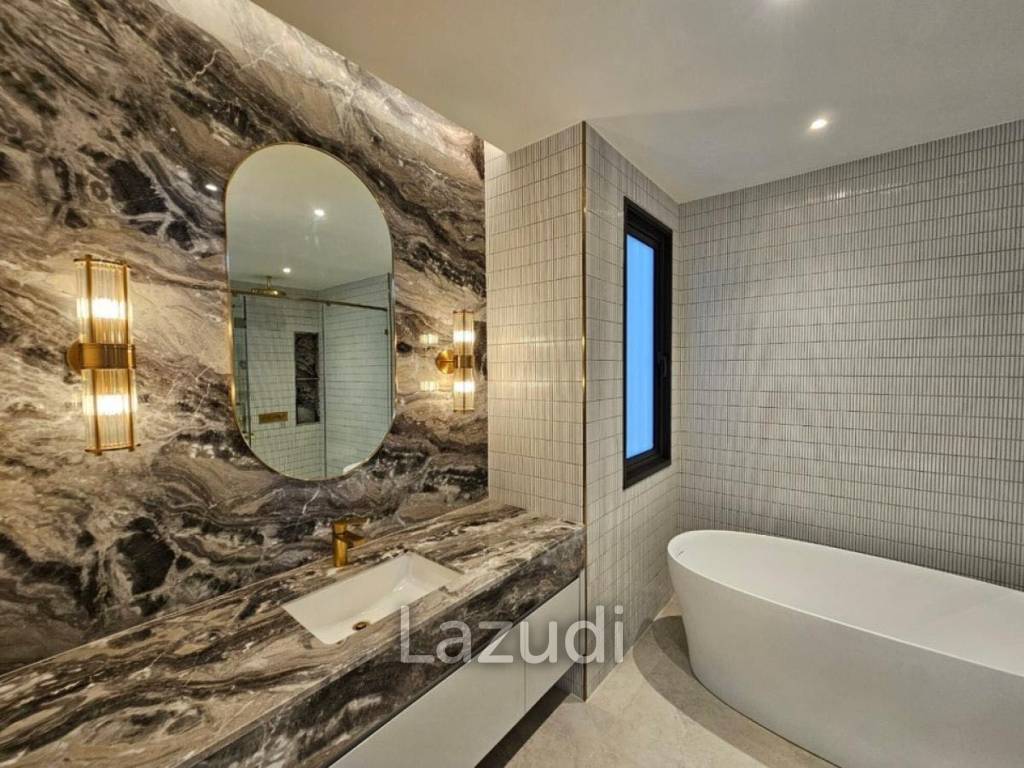 4bed 5bath maid room  552Sqm for rent at BuGaan Rama9 - Mengjai