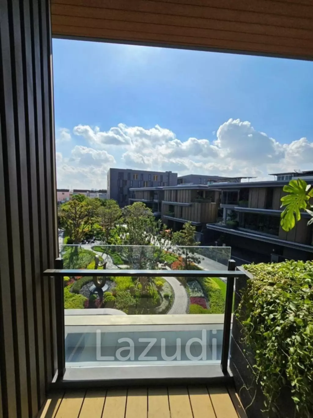 4bed 5bath maid room  552Sqm for rent at BuGaan Rama9 - Mengjai