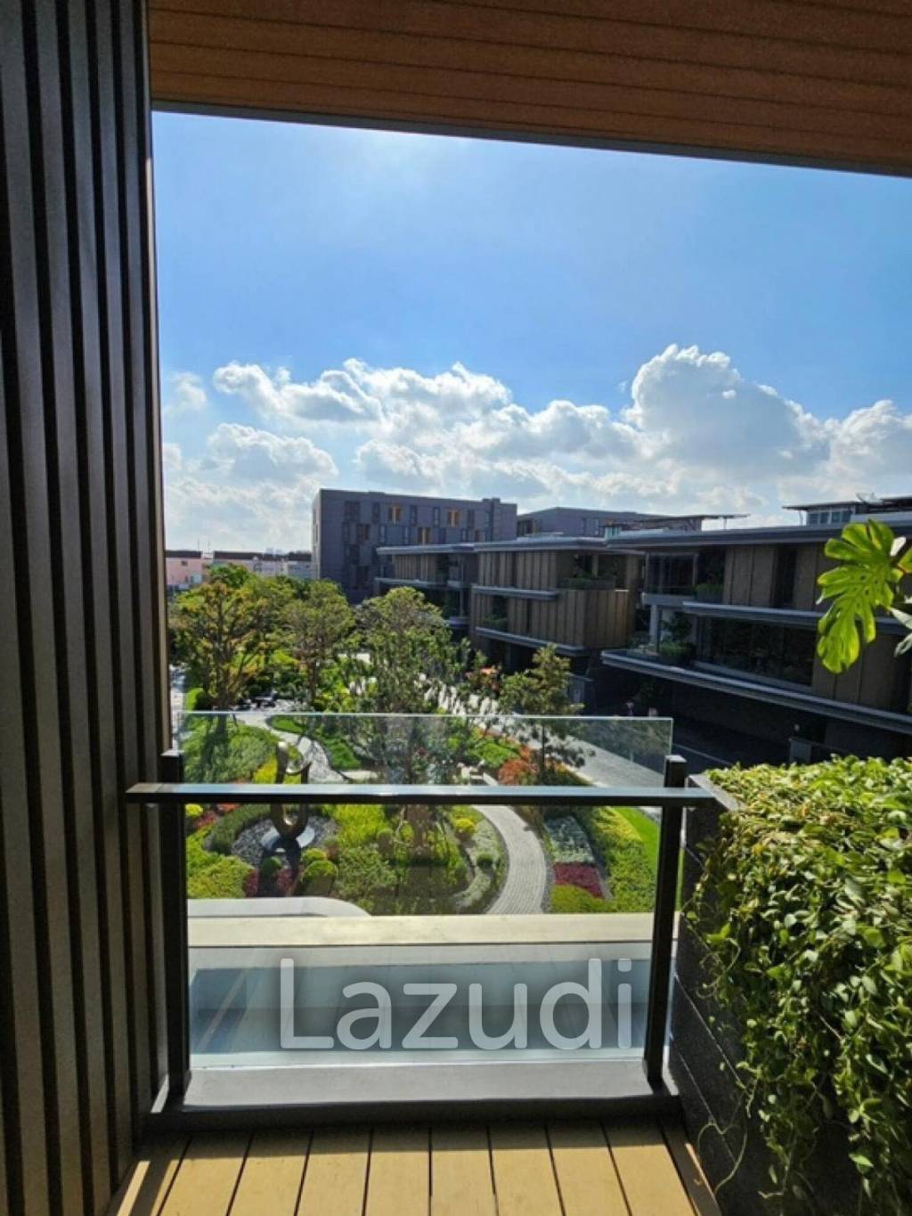 4bed 5bath maid room  552Sqm for rent at BuGaan Rama9 - Mengjai
