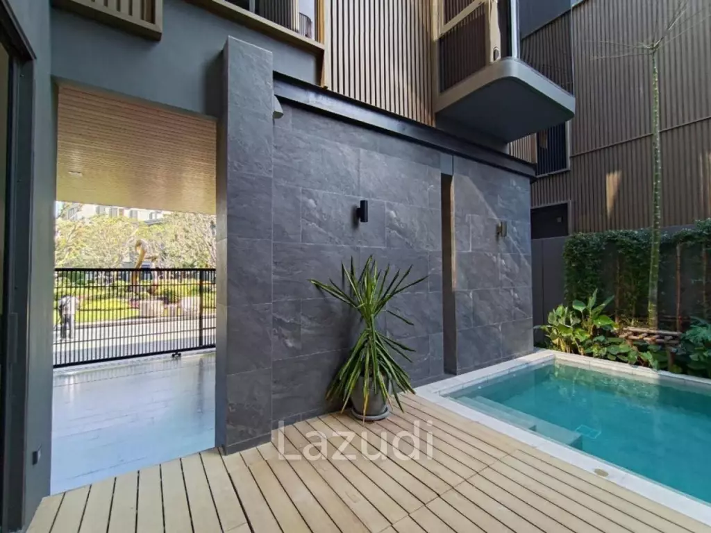 4bed 5bath maid room  552Sqm for rent at BuGaan Rama9 - Mengjai