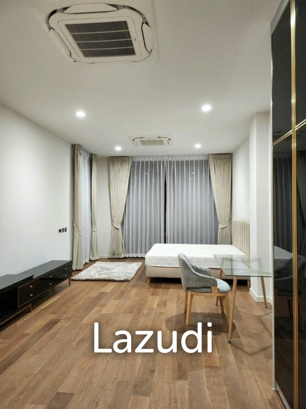 4bed 5bath maid room  552Sqm for rent at BuGaan Rama9 - Mengjai