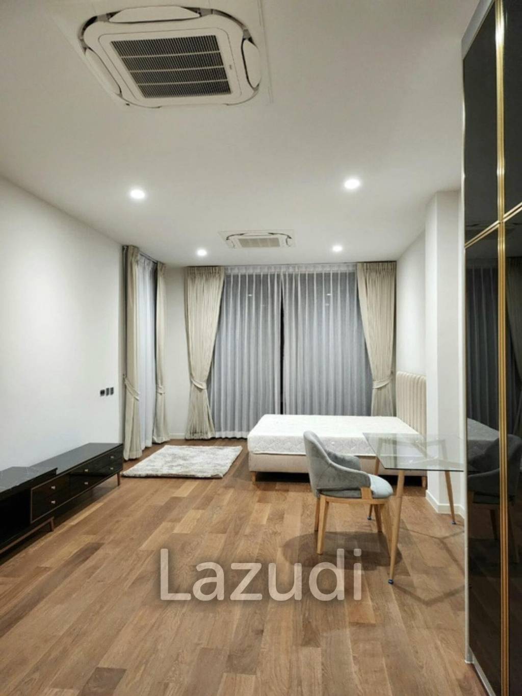4bed 5bath maid room  552Sqm for rent at BuGaan Rama9 - Mengjai