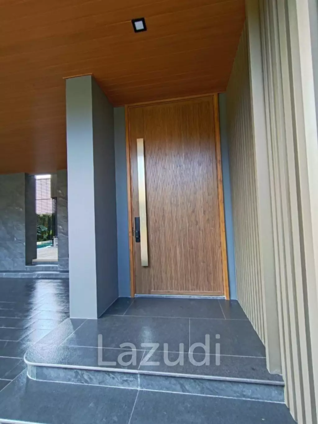 4bed 5bath maid room  552Sqm for rent at BuGaan Rama9 - Mengjai