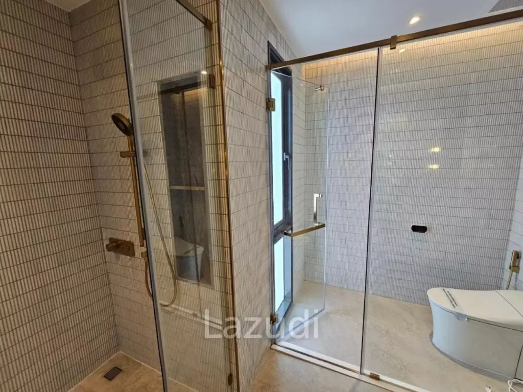 4bed 5bath maid room  552Sqm for rent at BuGaan Rama9 - Mengjai