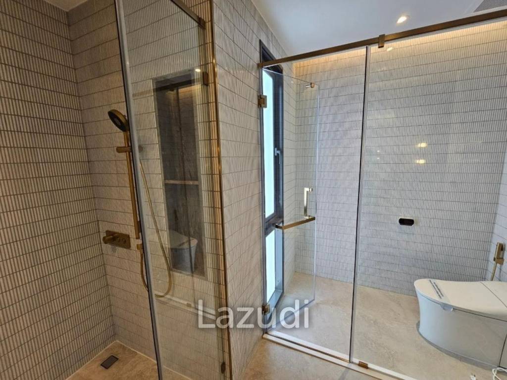 4bed 5bath maid room  552Sqm for rent at BuGaan Rama9 - Mengjai
