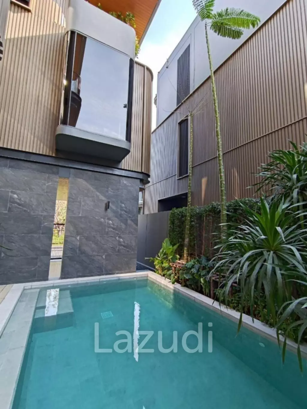 4bed 5bath maid room  552Sqm for rent at BuGaan Rama9 - Mengjai