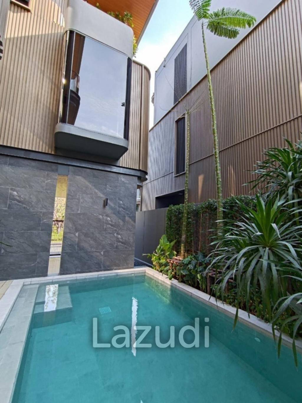 4bed 5bath maid room  552Sqm for rent at BuGaan Rama9 - Mengjai