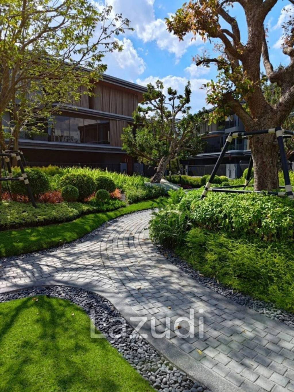 4bed 5bath maid room  552Sqm for rent at BuGaan Rama9 - Mengjai