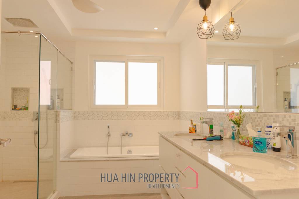 New 3 bed pool villa on a large corner plot