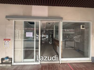 70SQM Main Road Sukhumvit 39 Retail Space 500M from Emquartier