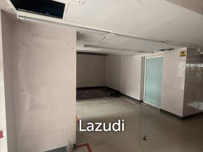 70SQM Main Road Sukhumvit 39 Retail Space 500M from Emquartier