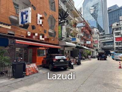 70SQM Main Road Sukhumvit 39 Retail Space 500M from Emquartier