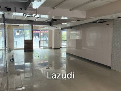 70SQM Main Road Sukhumvit 39 Retail Space 500M from Emquartier