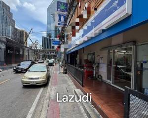 70SQM Main Road Sukhumvit 39 Retail Space 500M from Emquartier