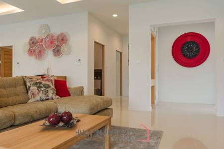 Stunning 3-Bedroom Villa in Hua Hin with Pool