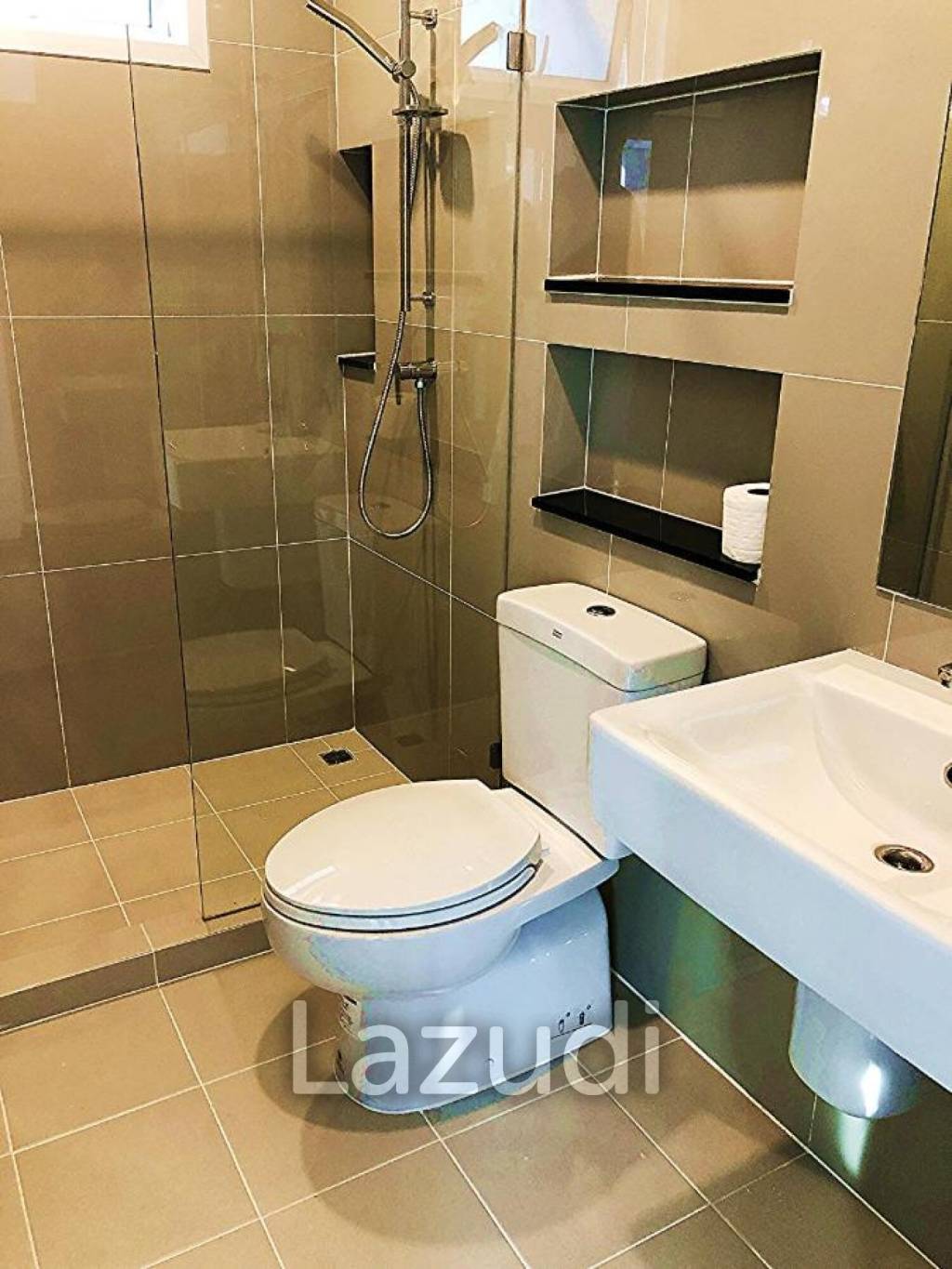 3-Bedroom House with Private Pool for Rent Near BISP