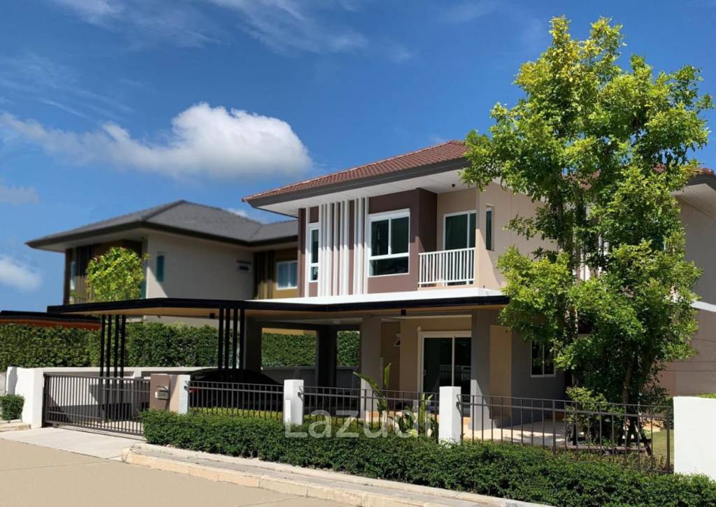 3-Bedroom House with Private Pool for Rent Near BISP