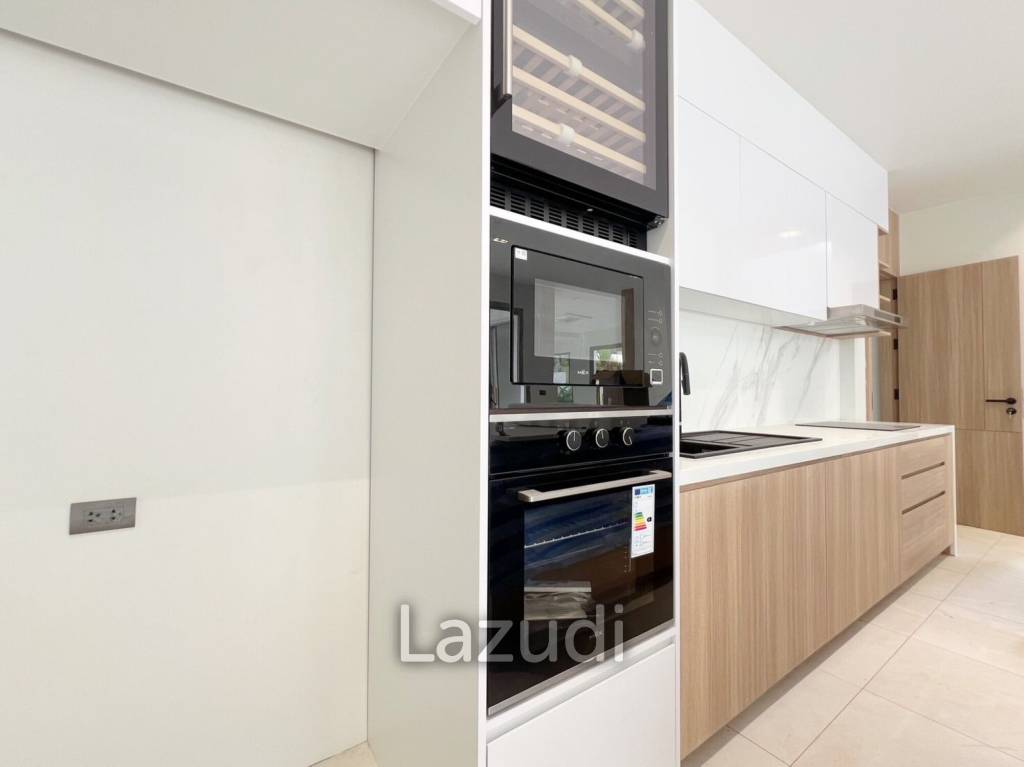 Modern 4-Bedroom Pool Villa In Kathu For Sale