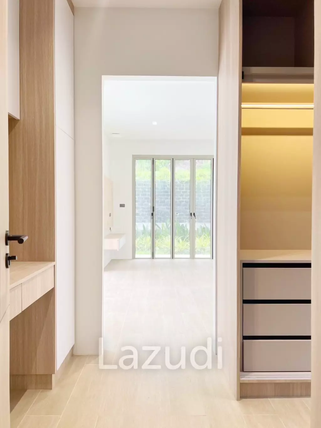 Modern 4-Bedroom Pool Villa In Kathu For Sale