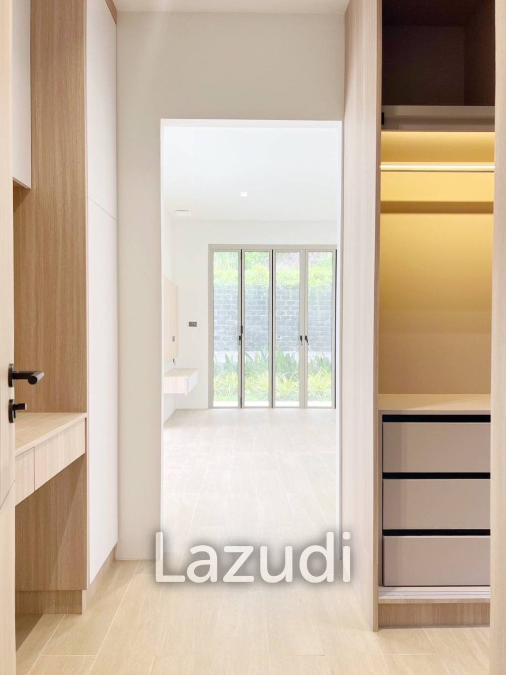Modern 4-Bedroom Pool Villa In Kathu For Sale
