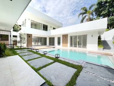 Modern 4-Bedroom Pool Villa In Kathu For Sale Modern 4-Bedroom Pool Villa In Kathu For Sale