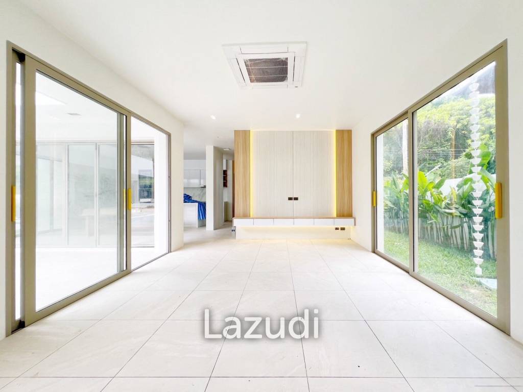 Modern 4-Bedroom Pool Villa In Kathu For Sale