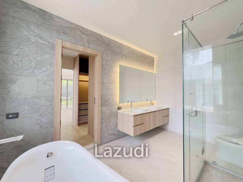 Modern 4-Bedroom Pool Villa In Kathu For Sale