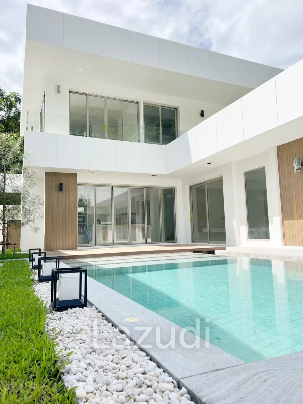 Modern 4-Bedroom Pool Villa In Kathu For Sale