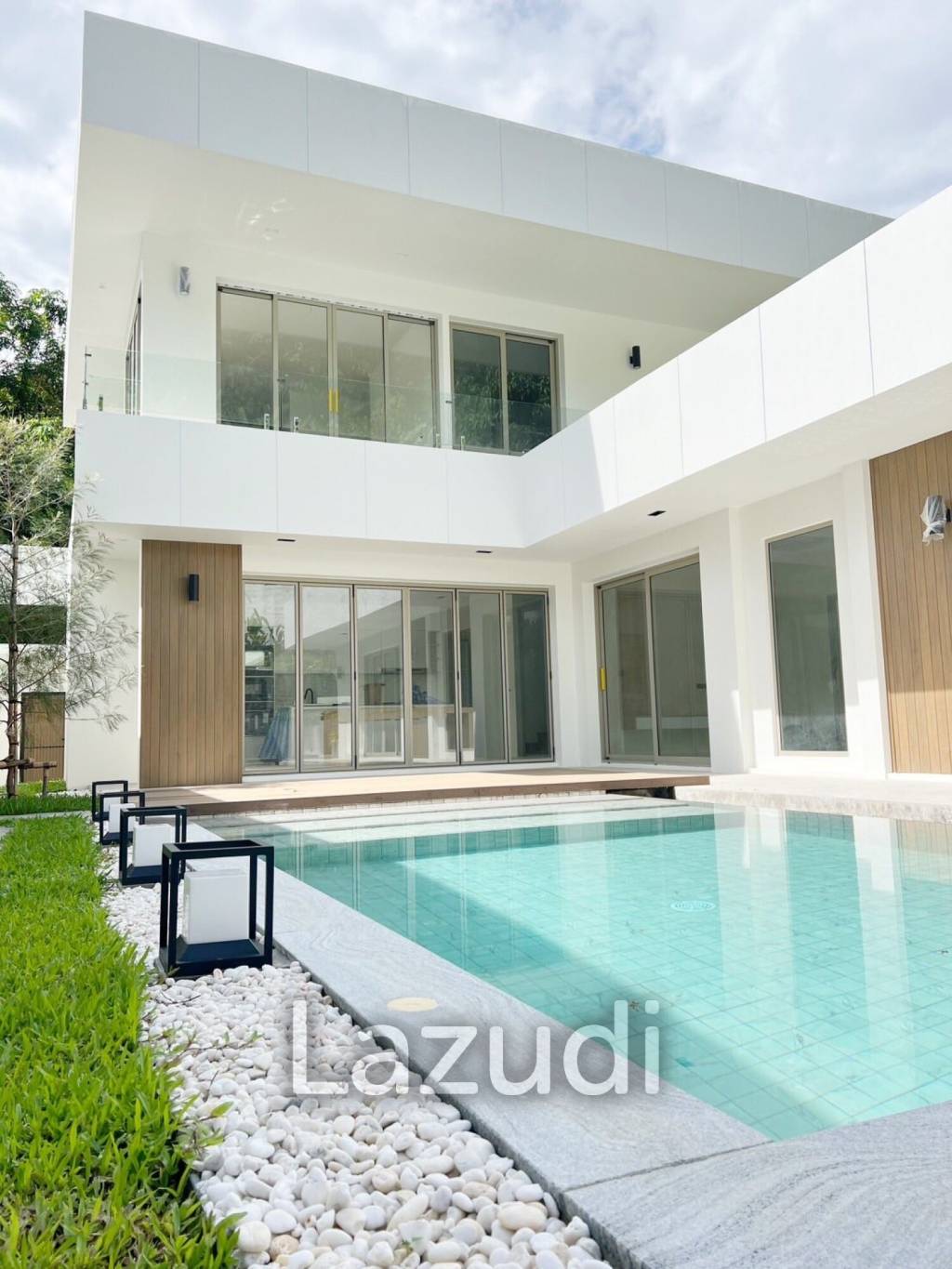 Modern 4-Bedroom Pool Villa In Kathu For Sale
