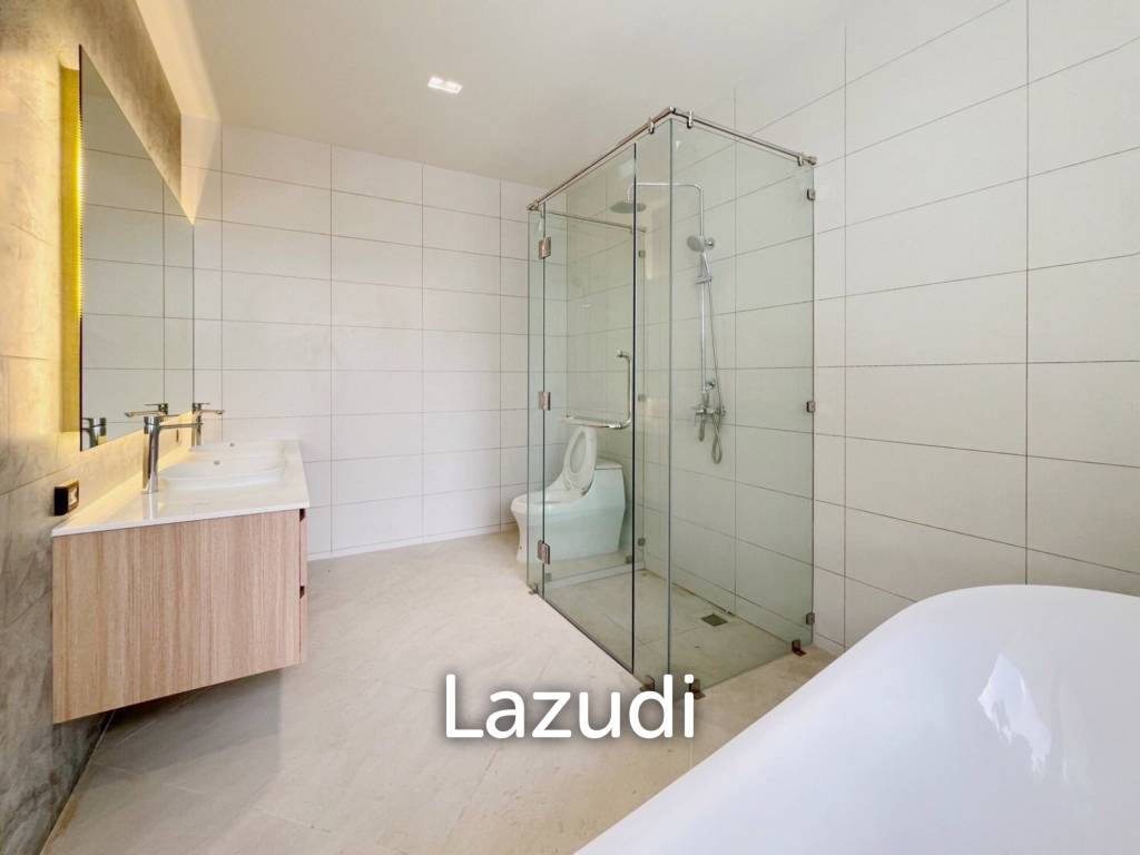 Modern 4-Bedroom Pool Villa In Kathu For Sale