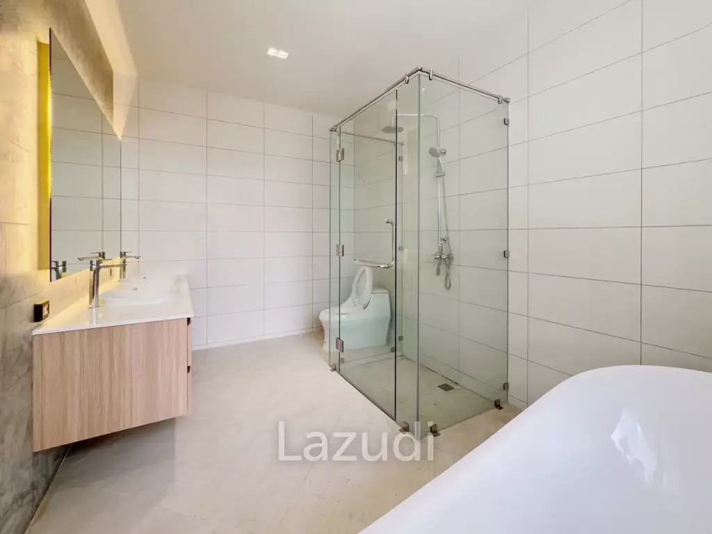 Modern 4-Bedroom Pool Villa In Kathu For Sale