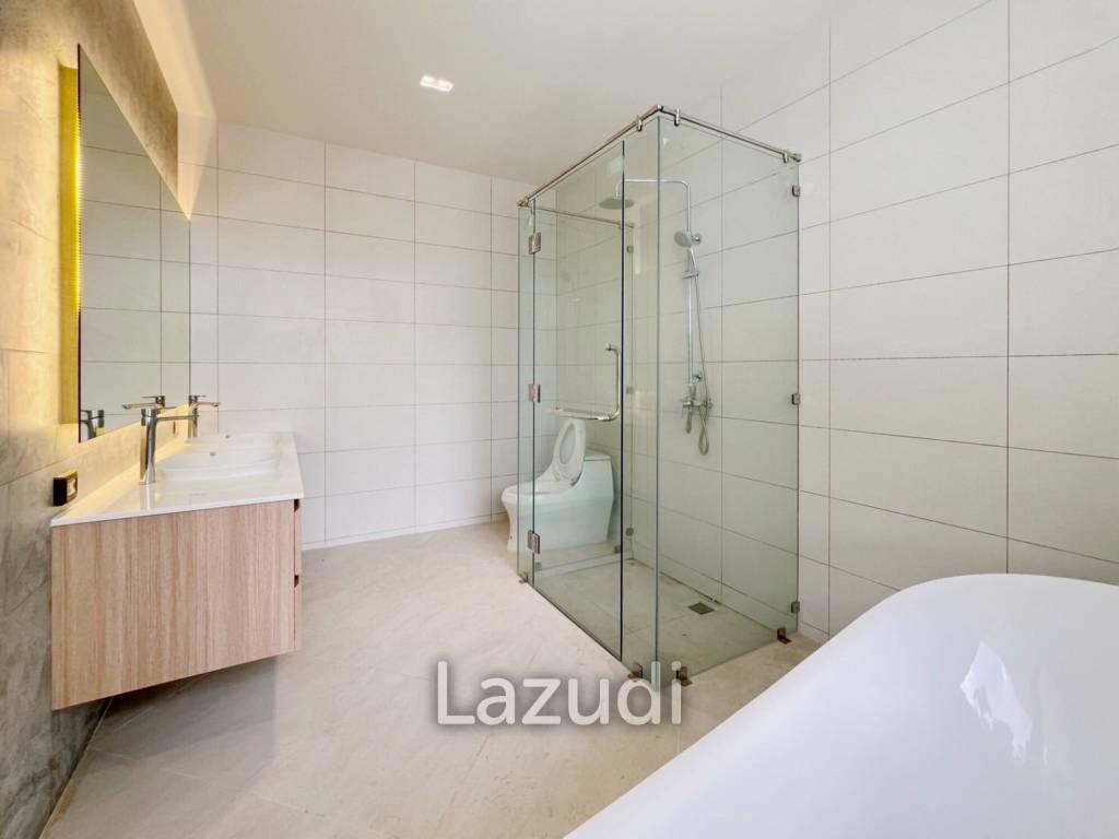 Modern 4-Bedroom Pool Villa In Kathu For Sale