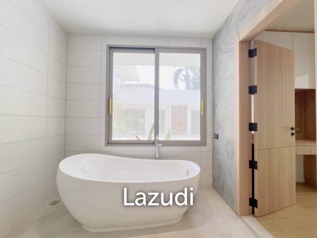 Modern 4-Bedroom Pool Villa In Kathu For Sale