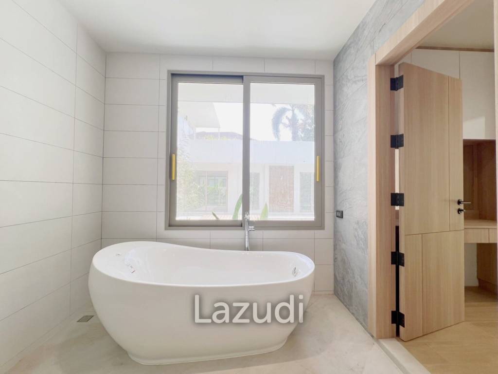 Modern 4-Bedroom Pool Villa In Kathu For Sale