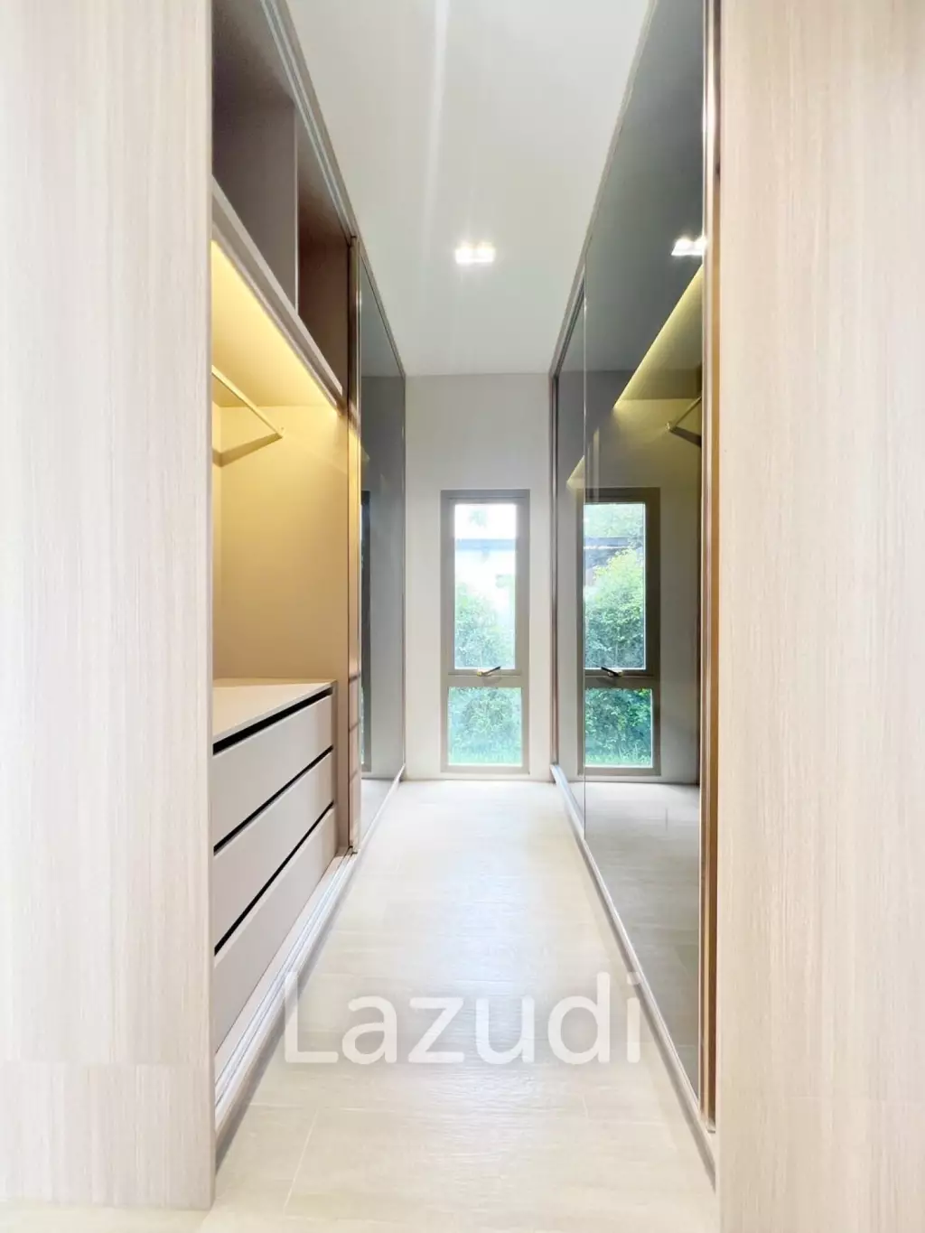 Modern 4-Bedroom Pool Villa In Kathu For Sale