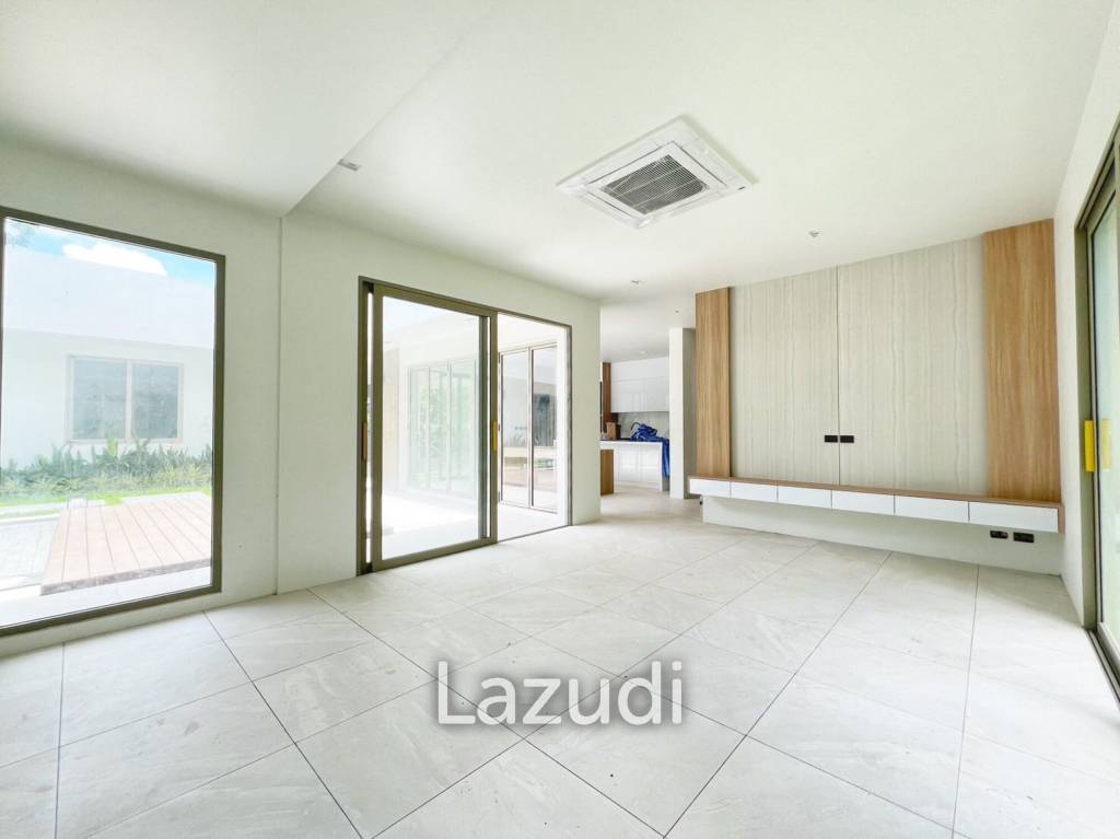Modern 4-Bedroom Pool Villa In Kathu For Sale