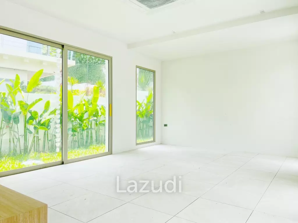 Modern 4-Bedroom Pool Villa In Kathu For Sale