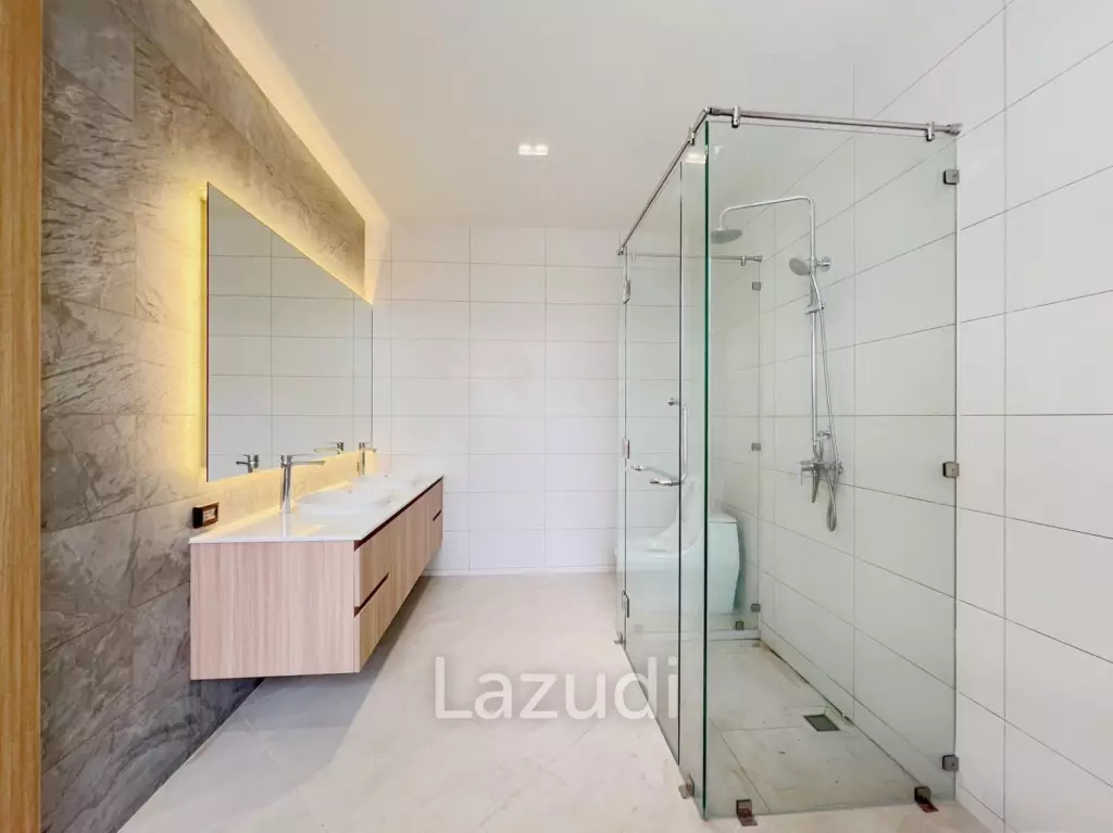 Modern 4-Bedroom Pool Villa In Kathu For Sale