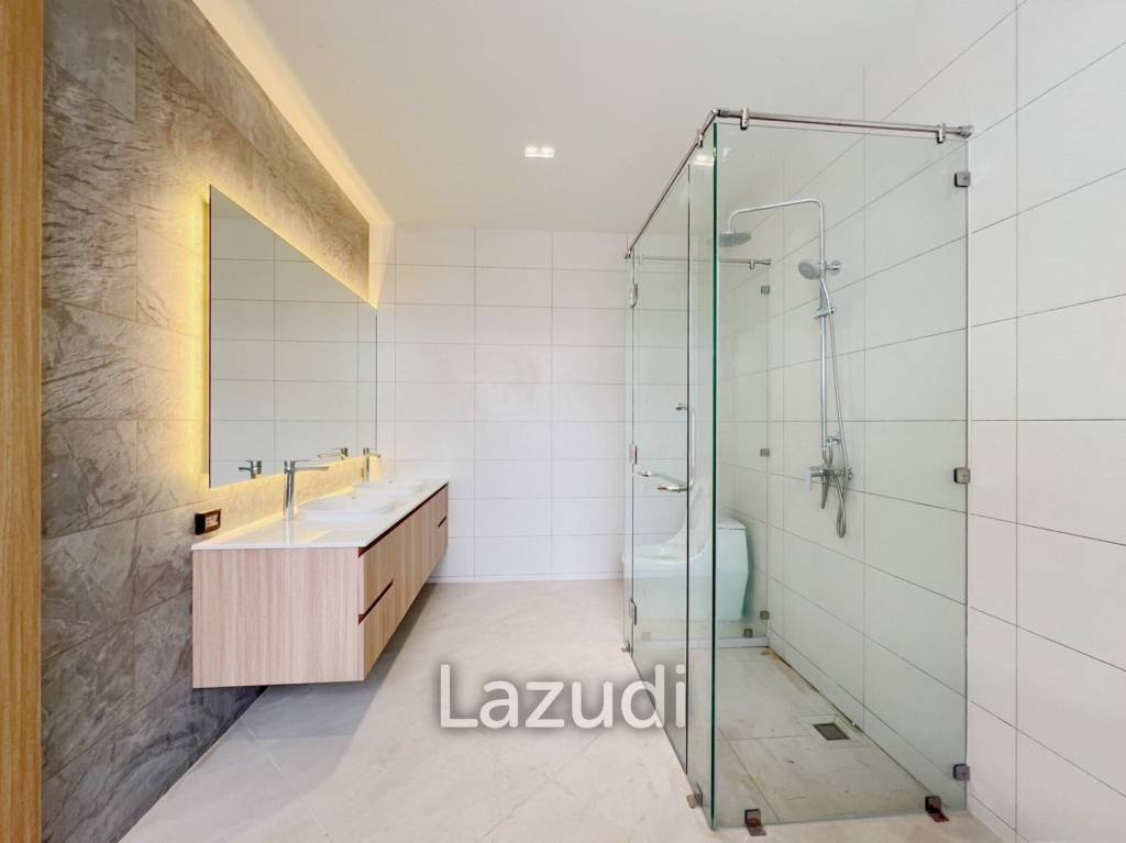 Modern 4-Bedroom Pool Villa In Kathu For Sale