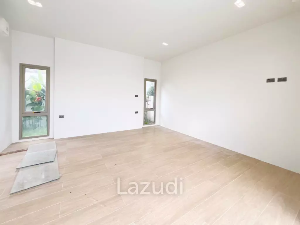 Modern 4-Bedroom Pool Villa In Kathu For Sale