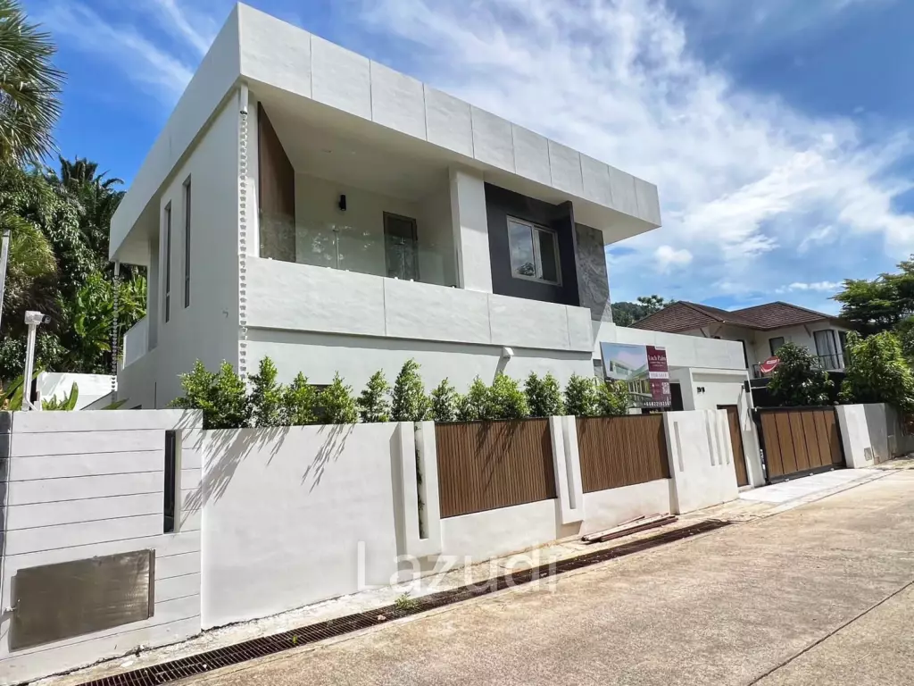 Modern 4-Bedroom Pool Villa In Kathu For Sale