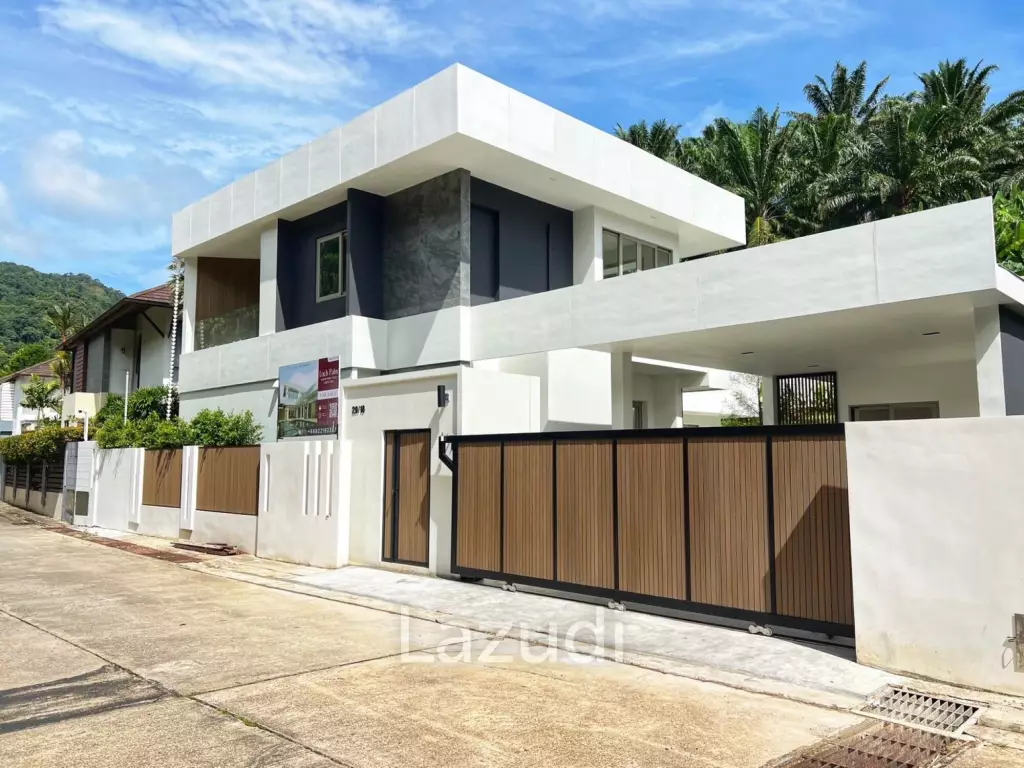Modern 4-Bedroom Pool Villa In Kathu For Sale
