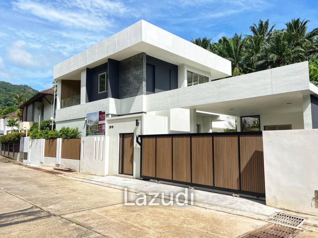 Modern 4-Bedroom Pool Villa In Kathu For Sale