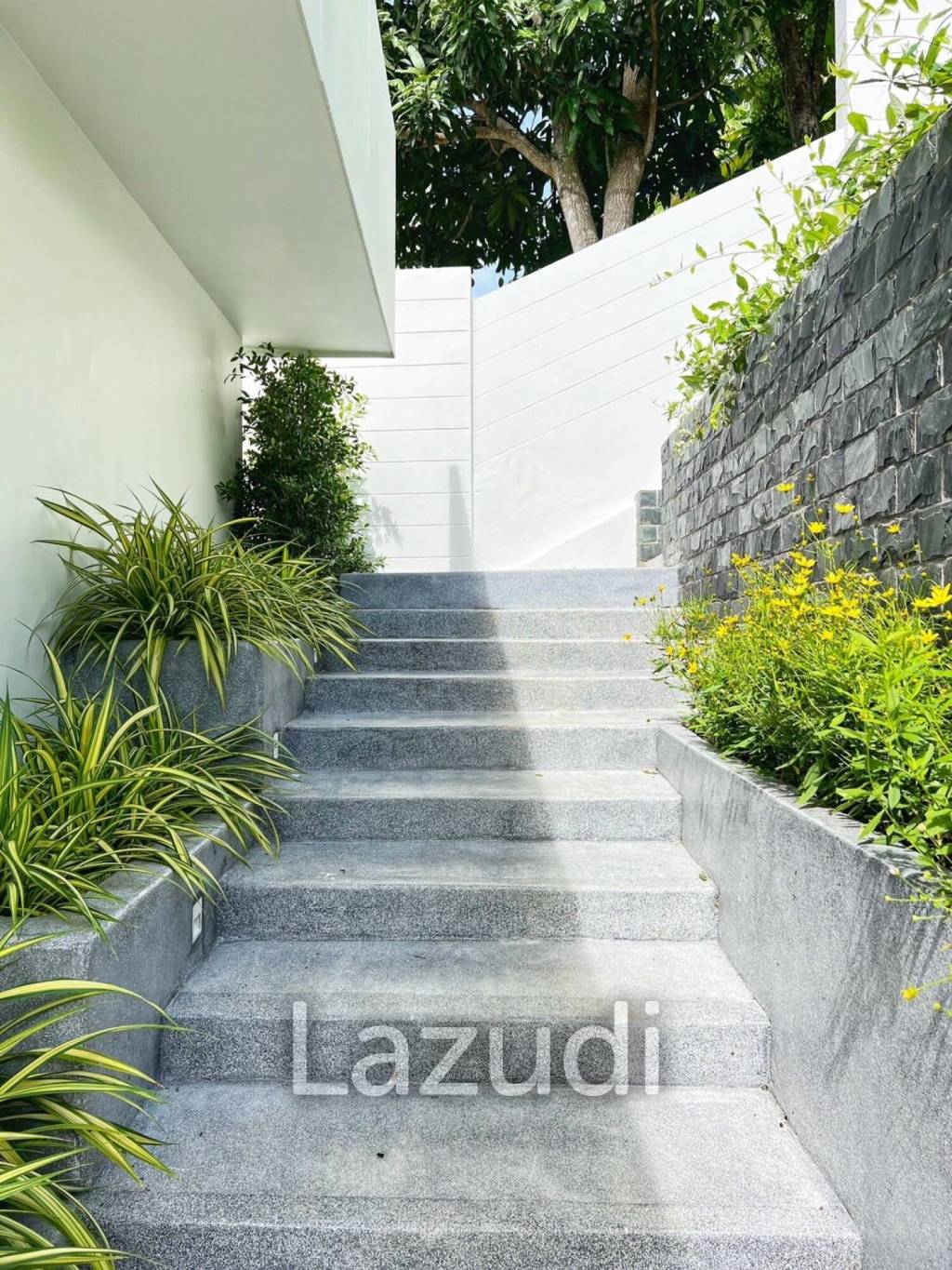 Modern 4-Bedroom Pool Villa In Kathu For Sale