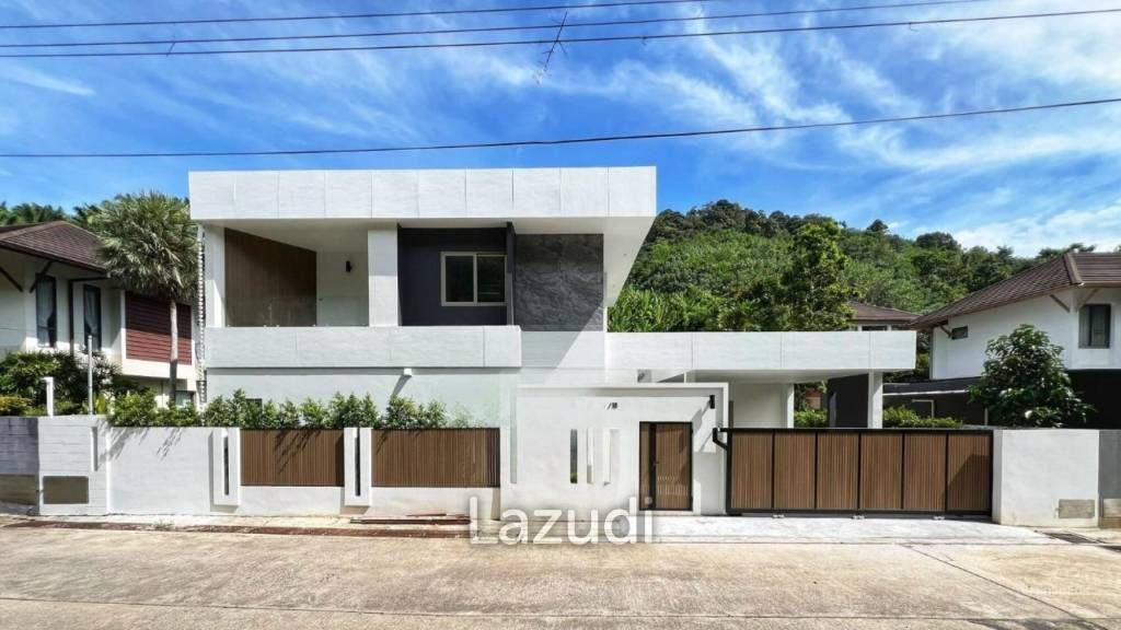 Modern 4-Bedroom Pool Villa In Kathu For Sale