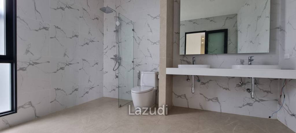 5 Beds 6 Baths 419 SQ.M. Brand New Villa Huay Yai