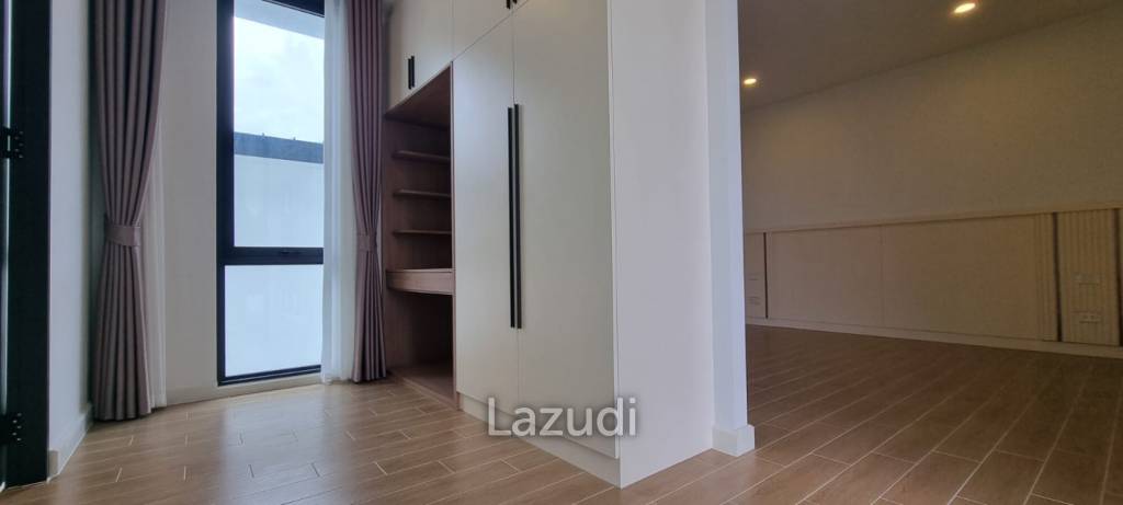 5 Beds 6 Baths 419 SQ.M. Brand New Villa Huay Yai
