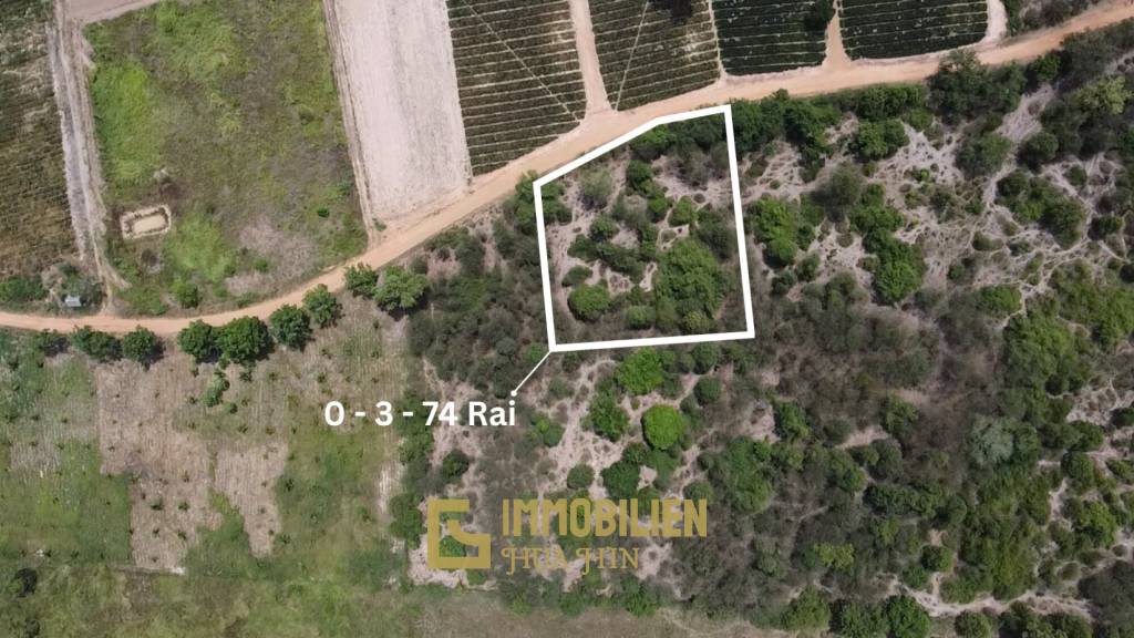 Ausgedehntes 374 Sq.Wa. ( 1.496 qm) Grundstück in Hin Lek Fai in der Nähe der Umgehungsstraße